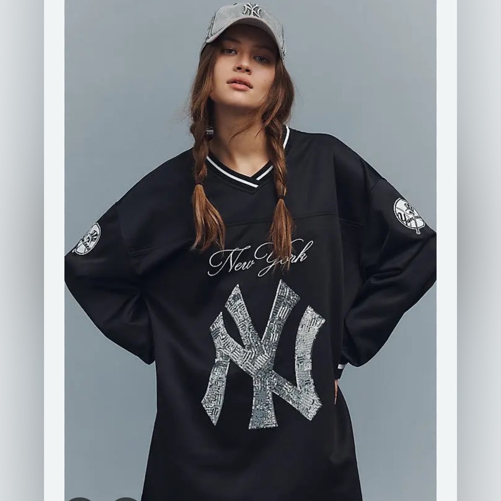 Anthropologie Black Graphic Women's Jersey